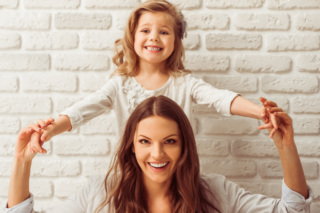 Familienyoga.1 Familienyoga bei gemeinsam entspannt